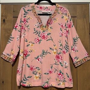 Belle by Kim Gravel blouse Womens S heavily embroidered cuffs and V neck Floral